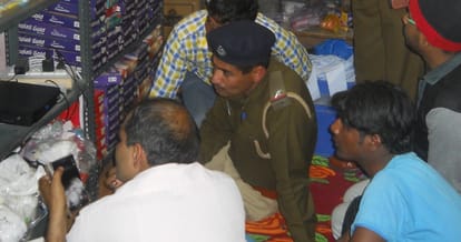 two childrens robbed bag full of money from shop counter at jhajjar of haryana