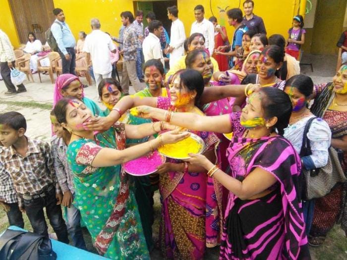 Alert in Bihar regarding Corona crisis Bihar administrations decision this time Holi meeting function will not be held in public places