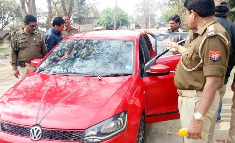 Police check on the roads of the border