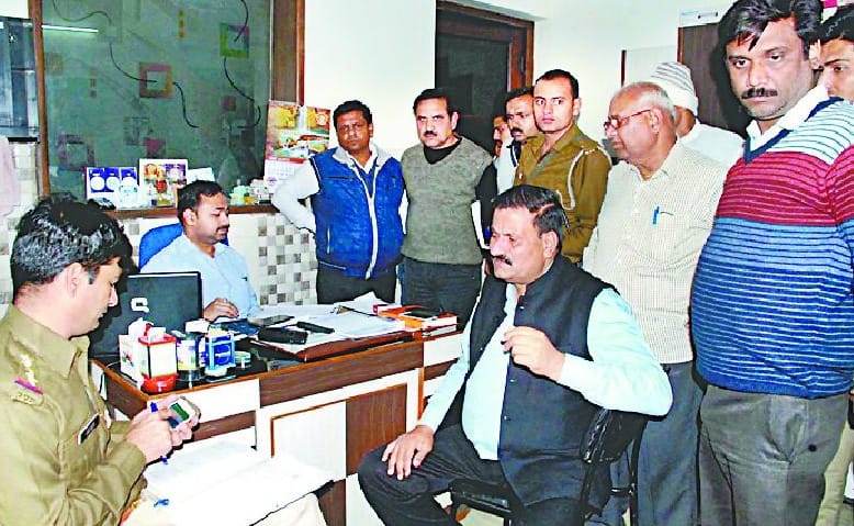 Masked Crooks Threat To The Doctor