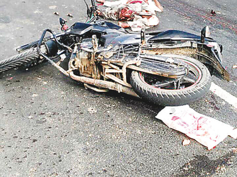 Truck collided with bike, father-son and uncle died