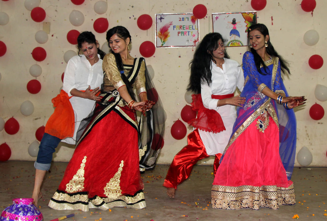 Thirteen girls at Fairway party 