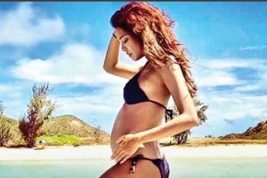 Lisa Hayden posts image with baby bump