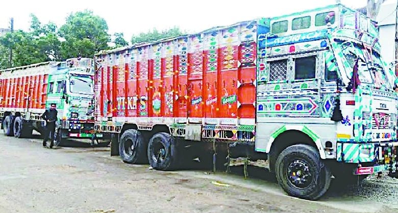 Police seize three trucks carrying sand