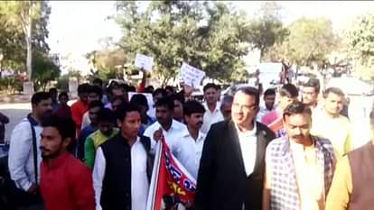 Shiv Sena demands Gayatri Prajapati's arrest