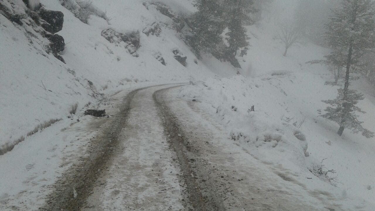 heavy snowfall and rain in jammu kashmir