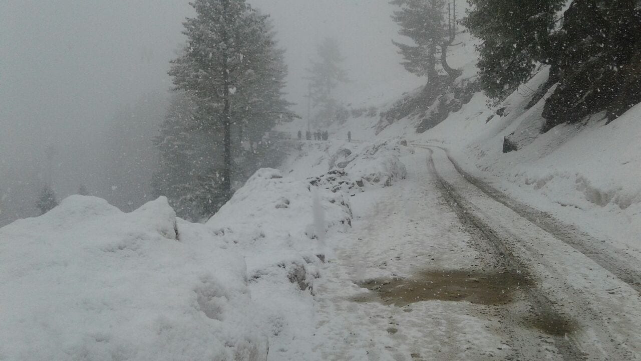 heavy snowfall and rain in jammu kashmir