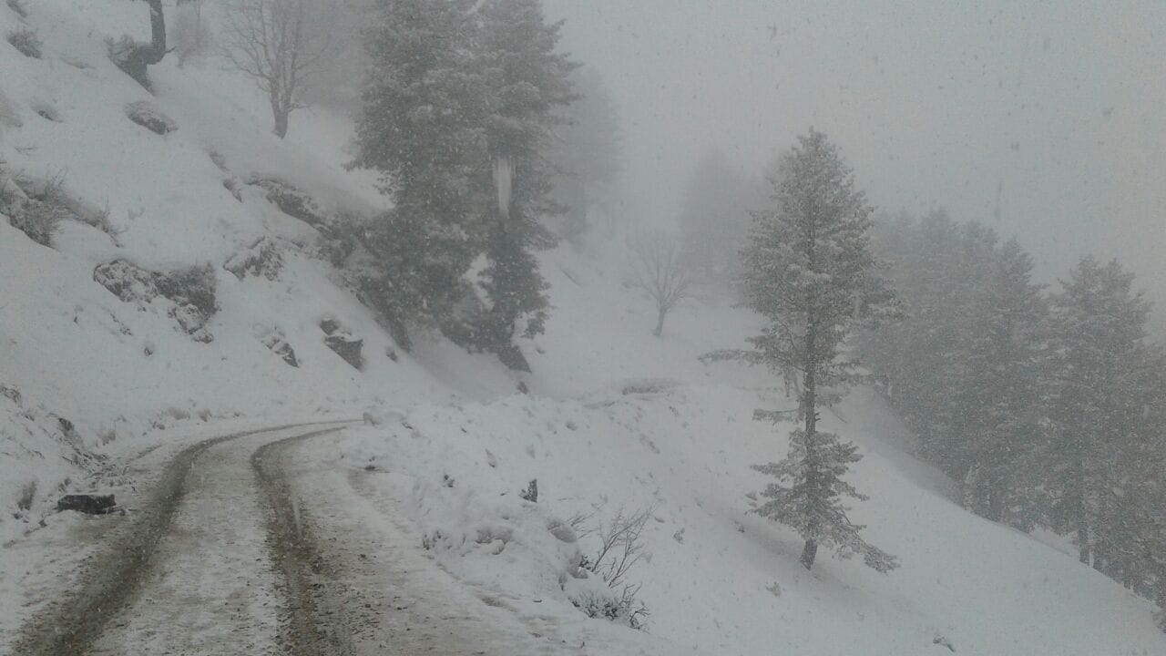 heavy snowfall and rain in jammu kashmir