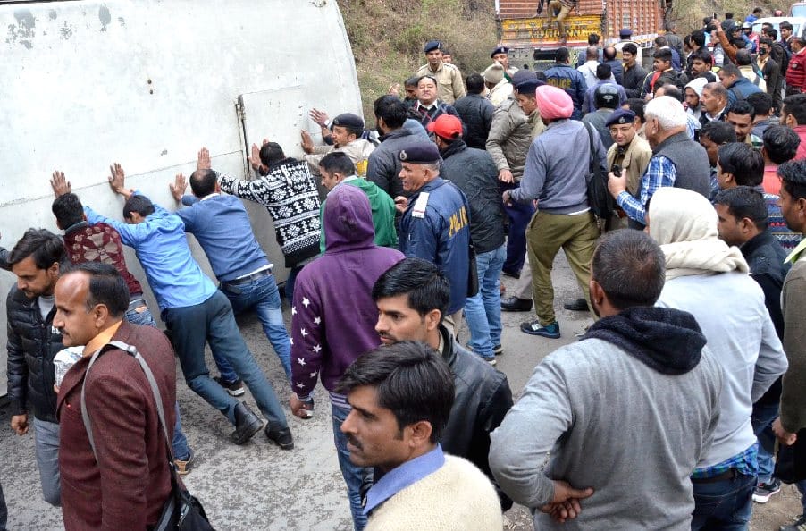 Punjab roadways Bus Brake Fail at Solan, 14 Injured.