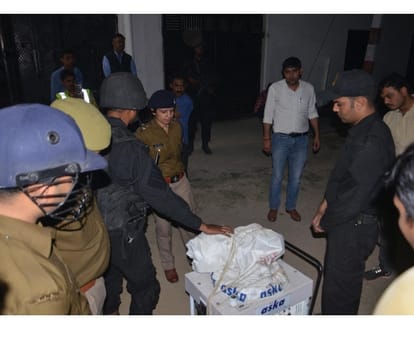  terrorist and ats team firing in lucknow.