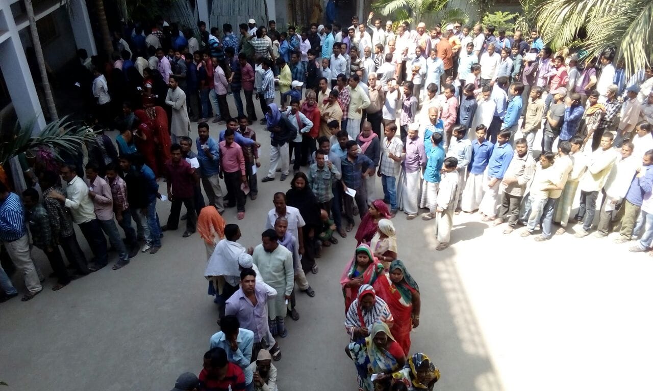 see photos of voting from purvanchal of seventh phase election
