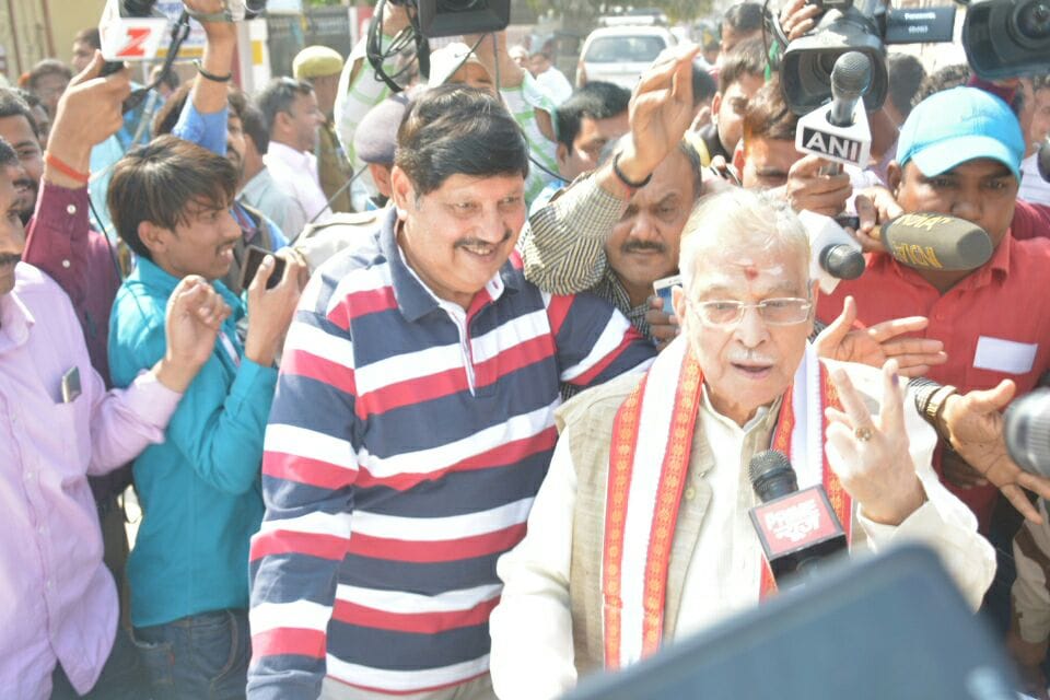 see photos of voting from purvanchal of seventh phase election