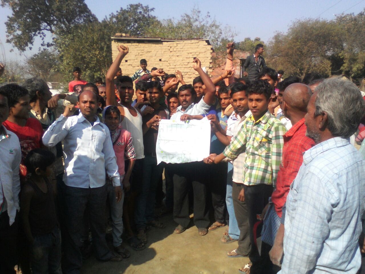 see photos of voting from purvanchal of seventh phase election