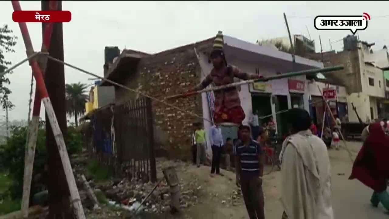 महिला दिवस पर मजबूर बच्ची