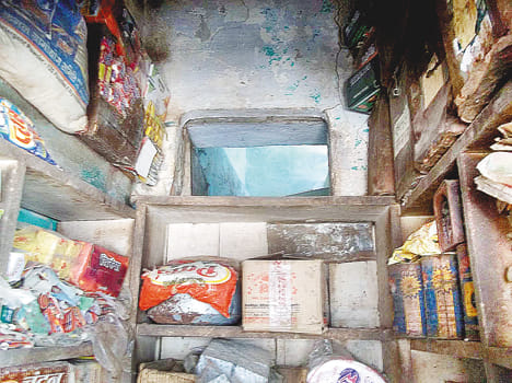 Thousands of goods stolen in three shops