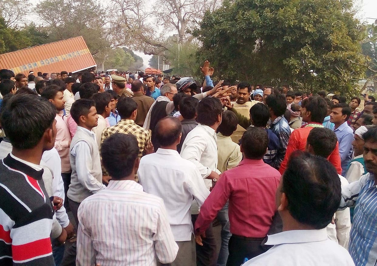 Cantor packed with cattle, bike rondi, two die