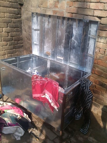 The dead body of the renter found in the box, stirred in the landlord's family 