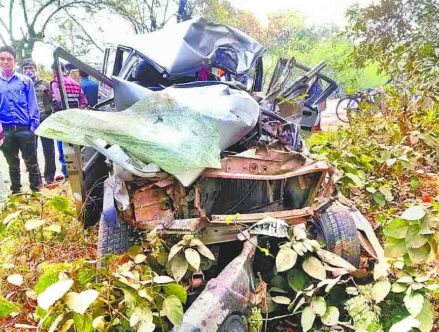 SUV hit in tractor trolley, four killed