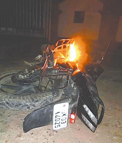 Nepal's border with Lakhimpur Khihi reached the border in the fire of tension