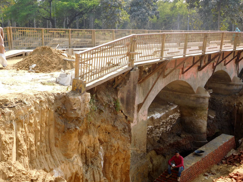 Shutting buses of Satara-Bugarasi route closed after breaking the bridge