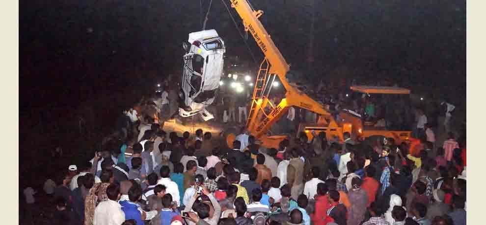 car accident in ghaziabad family drawn in gang nahar