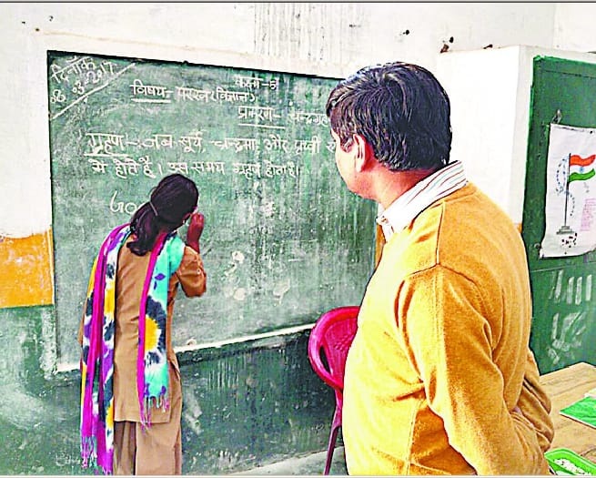 Eighth students can not write names in English