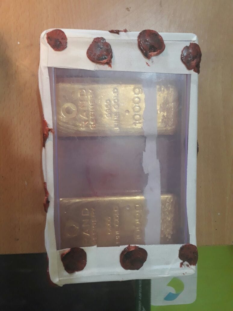 jewellery shop criminal's wife arrested in ballia