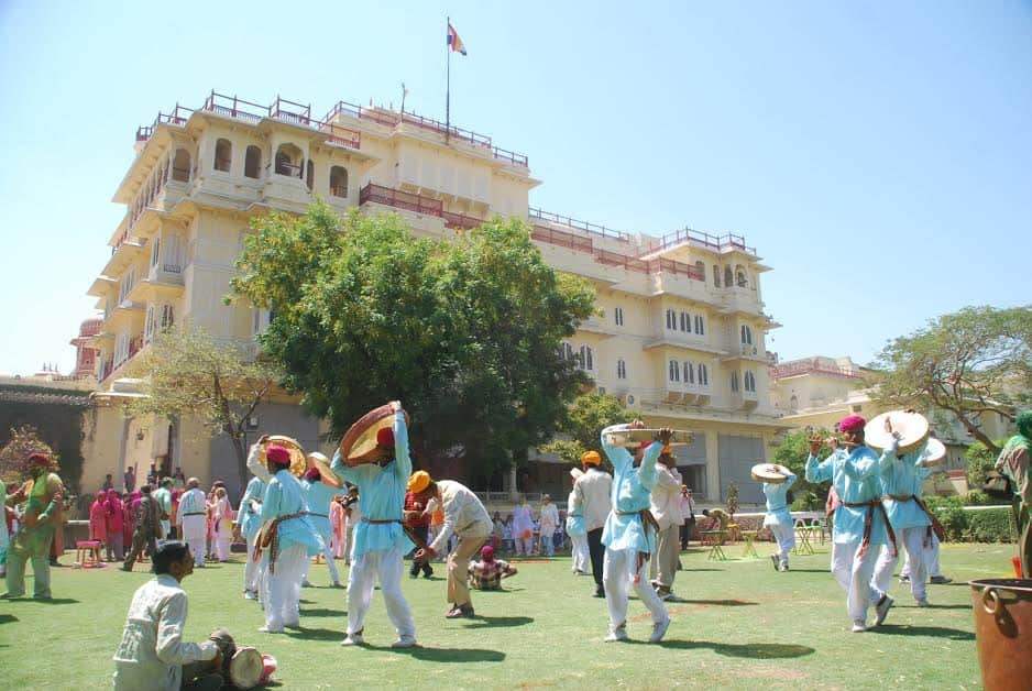 holi celebration in city palace jaipur