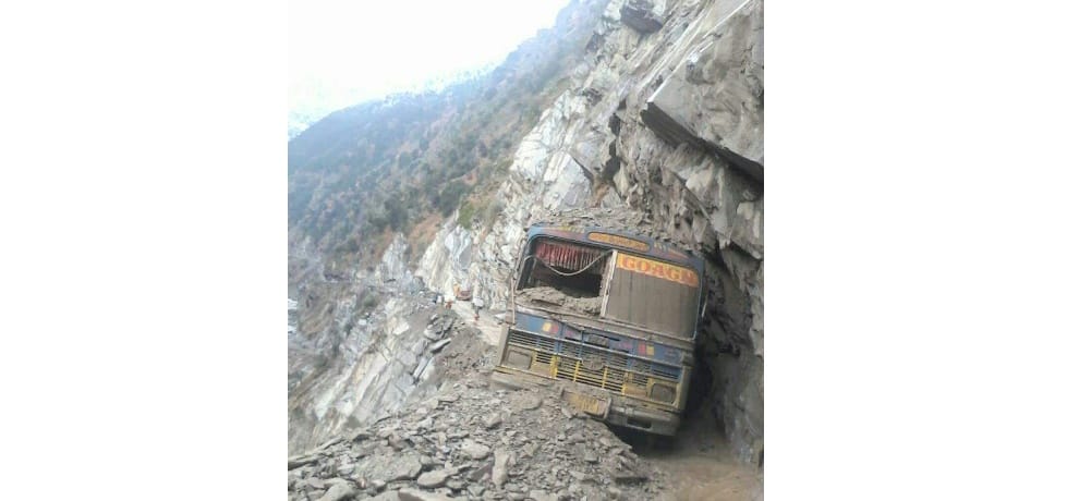 Debris falls onto bus in Holi Chamba Himachal Pradesh