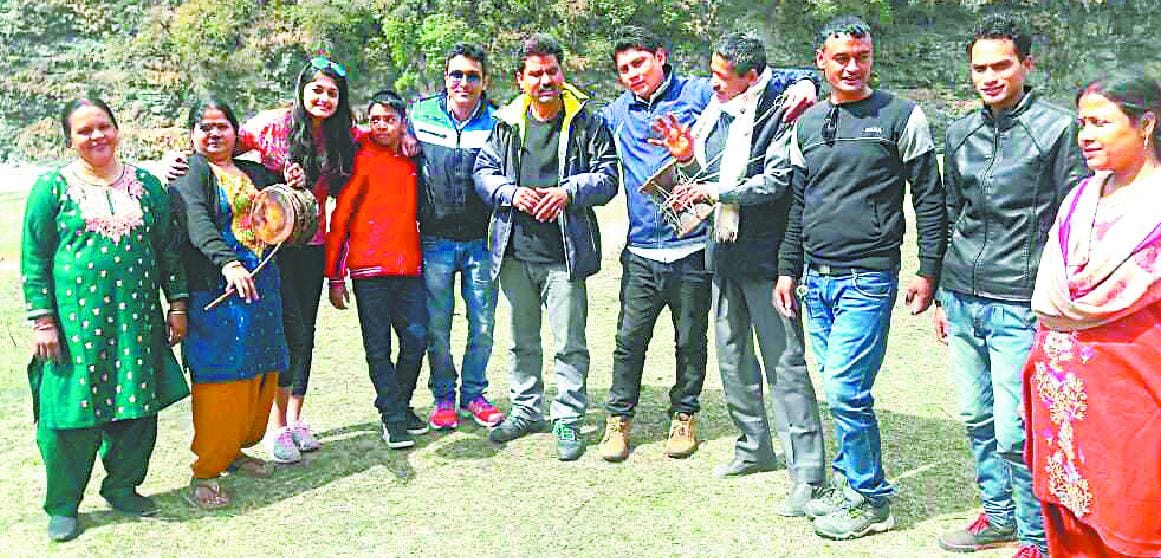Bengali tourists immersed in the Holy See's fun