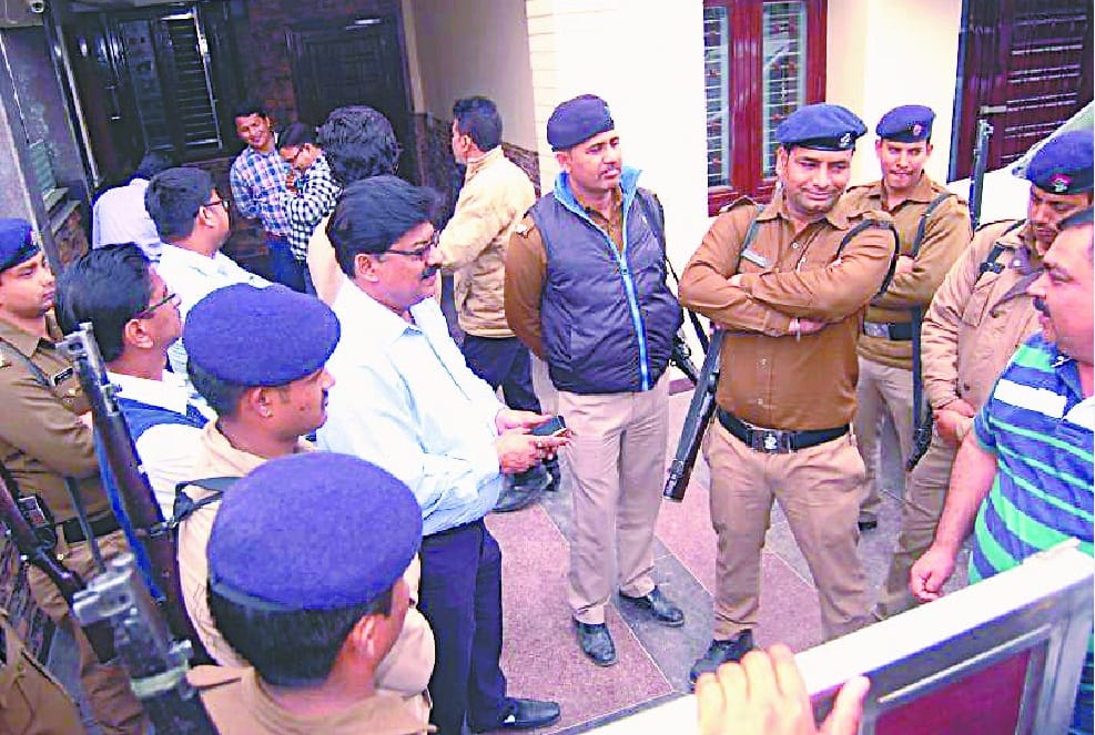 Many US city officials on the target of Kumaun commissioner and income tax