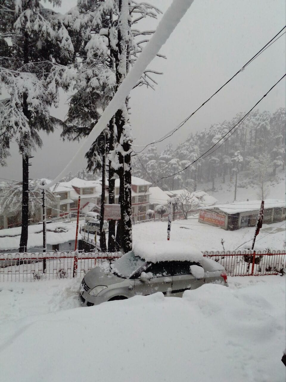 heavy snowfall in jammu kashmir higher reaches