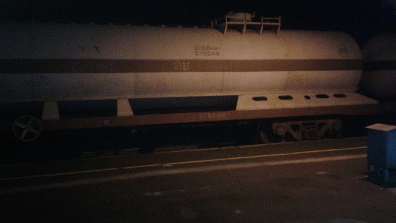 lpg gas tank of petrolium train unlocked by boys to steal oil, railway saved people life timely
