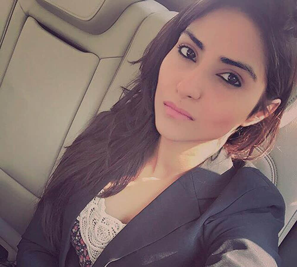 actor mohnish bahl's daughter is very beautiful see the pics here