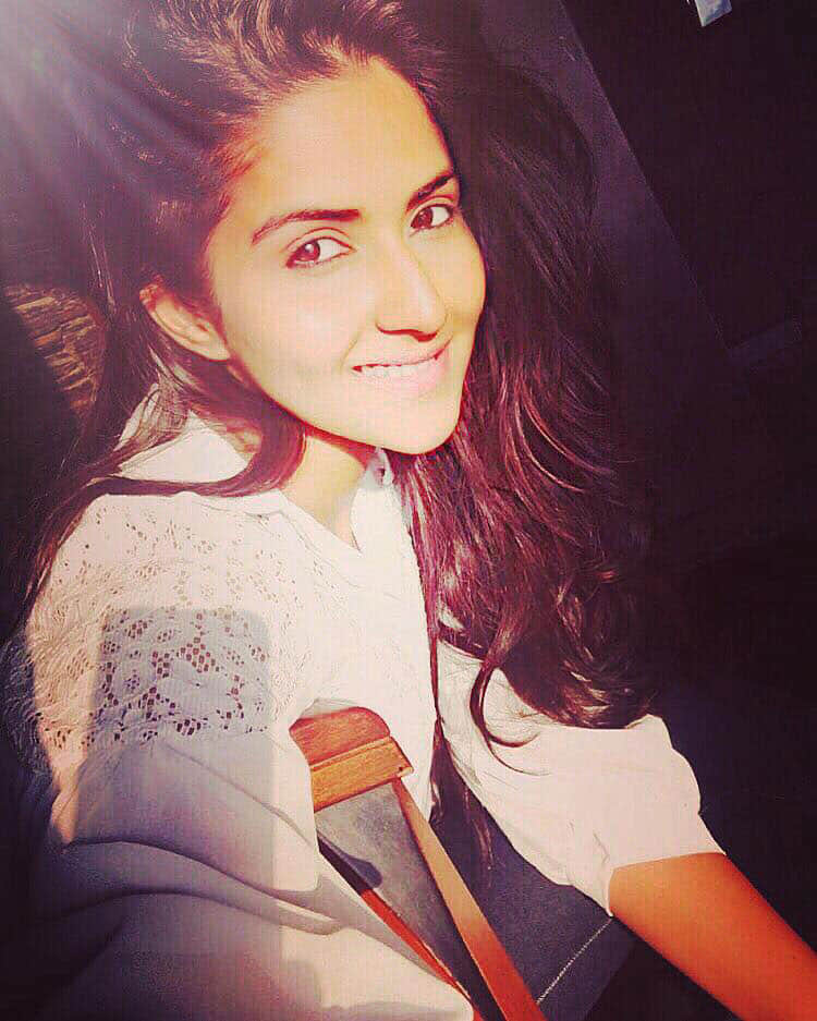 actor mohnish bahl's daughter is very beautiful see the pics here