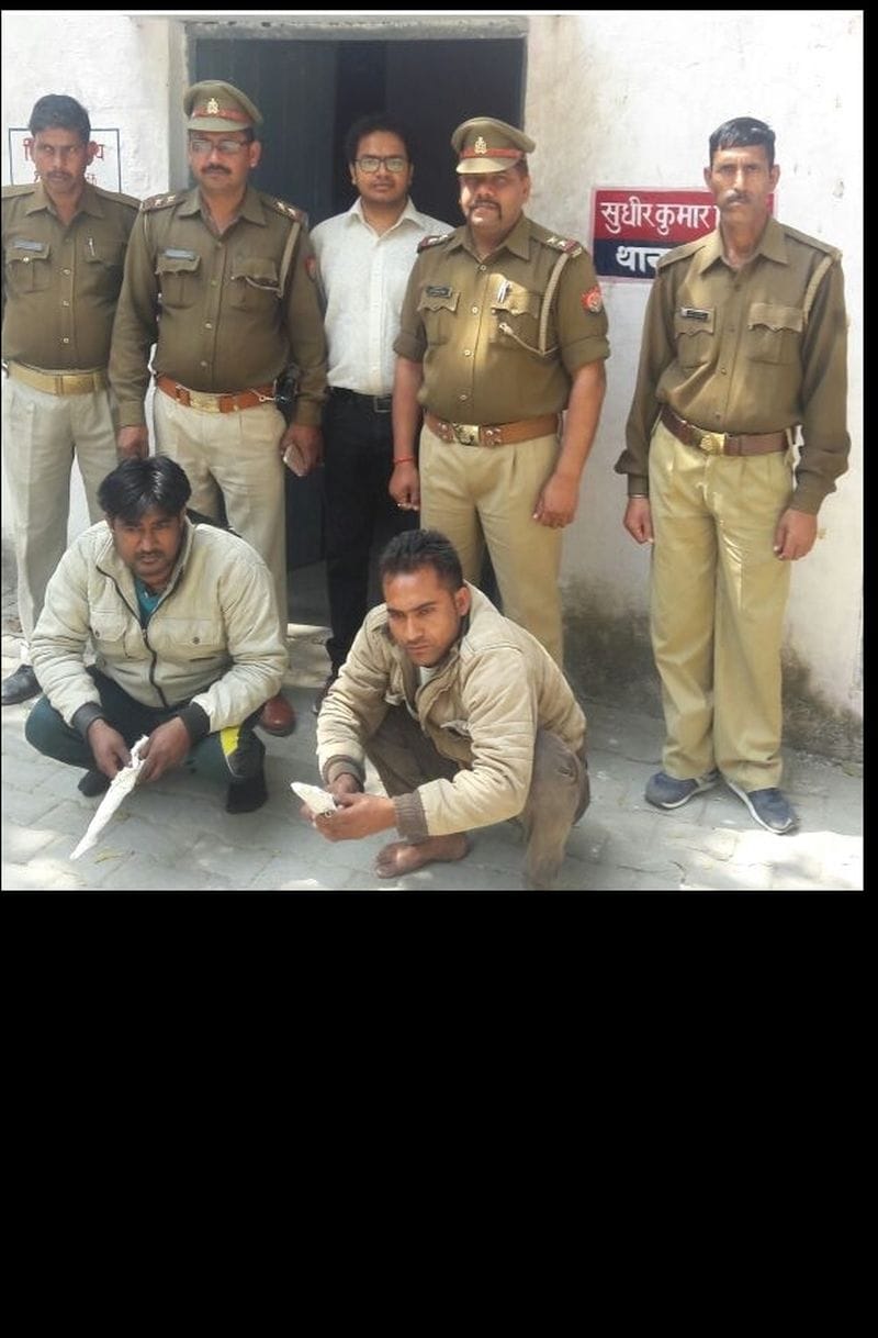 aaropee ko chhudaane ke lie pulis teem par bola hamala