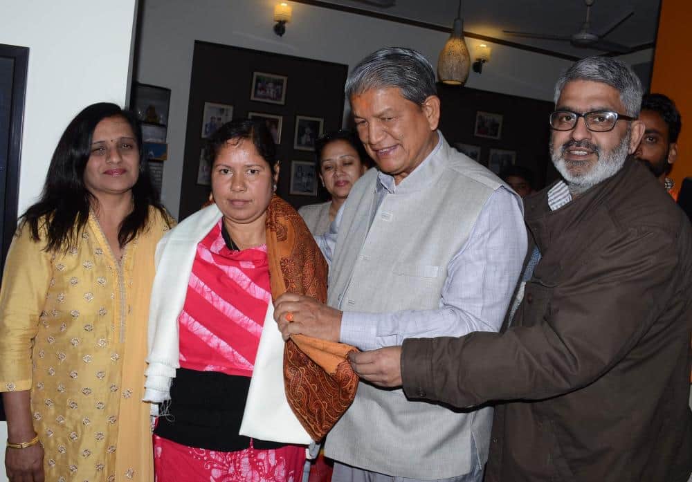 pushpa works with their legs
