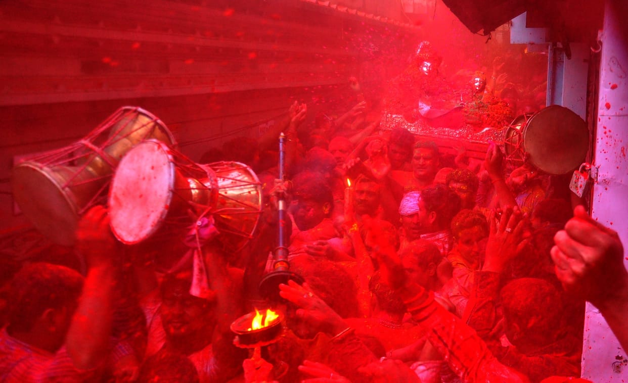 holi festival start after rangbhari ekadashi at varanasi