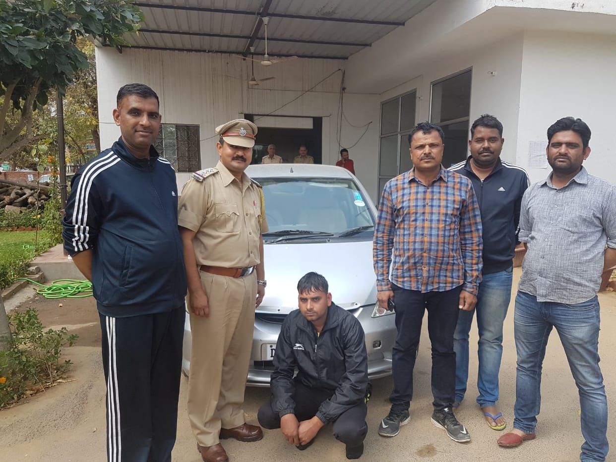Smugglers caught on Ajmer-Delhi highway in luxury car at jaipur