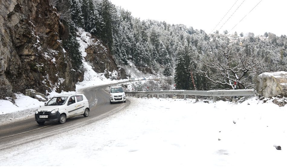 Snowfall Continues in Himachal, Hailstorm at Shimla.