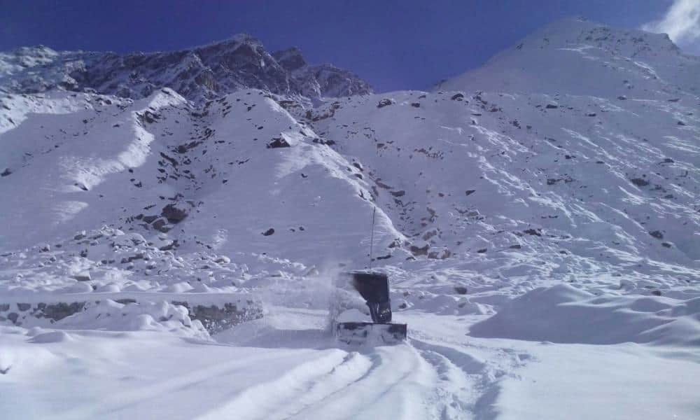 heavy snowfall in Gangotri-Yamunotri Highway