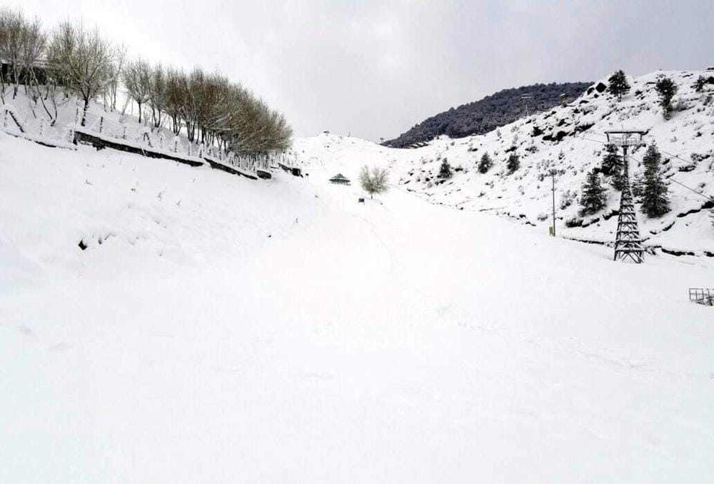 heavy snowfall in Gangotri-Yamunotri Highway