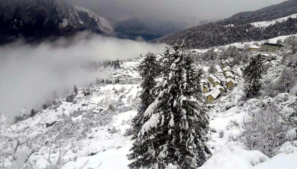 heavy snowfall in Gangotri-Yamunotri Highway