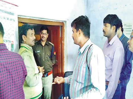 1.5 lakh looted from the post office