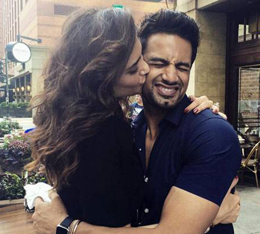 karishma tanna and upen patel spot together in restro