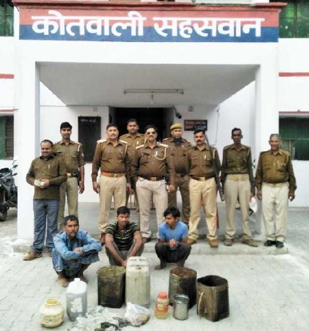 60 liters of raw alcohol recovered, three arrested