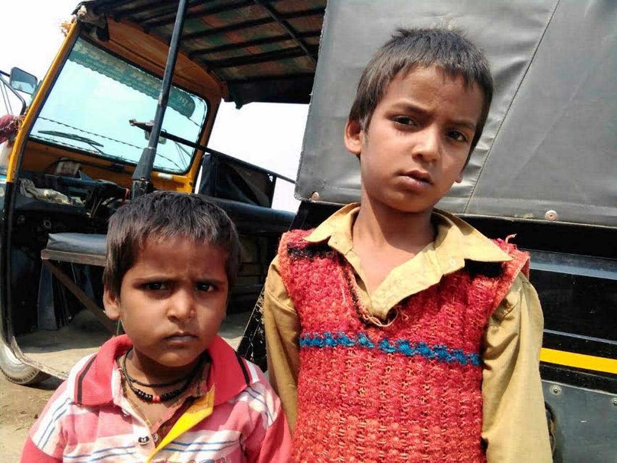 boodhe baap aur maasoom pautron ka chhina sahaara 