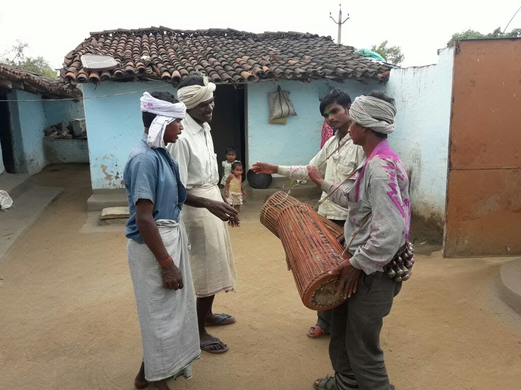 Sonbhadra these tribals Holi celebrates two days before many generations, the cause is shocking