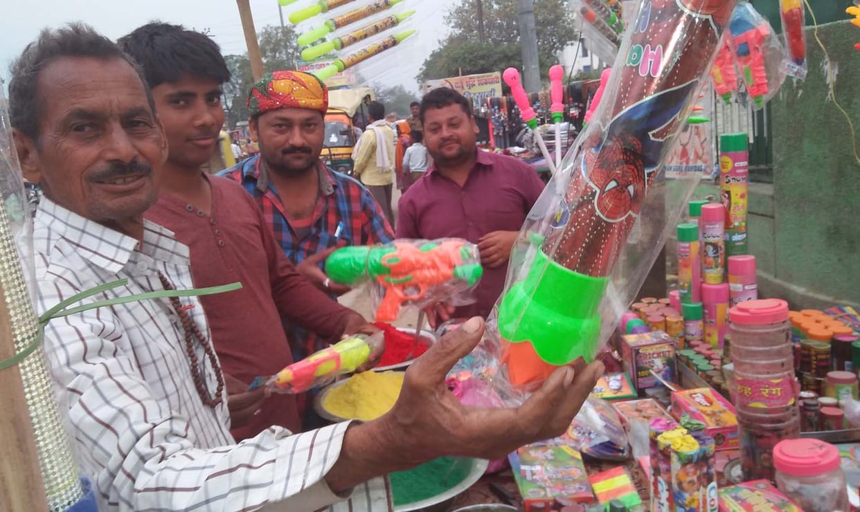 Bazaar buzzing with Abir-Gull.