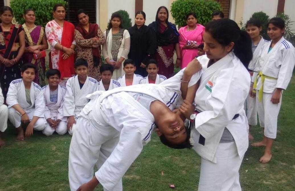 in summer vacations, learn how to play judo 